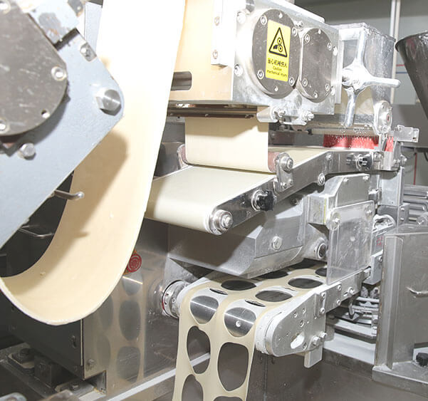 惠美餃子經(jīng)過(guò)多重嚴(yán)苛工序